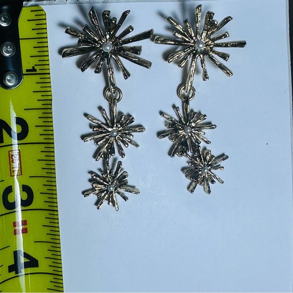 Chico’s Women’s Gold Tone Starburst Drop Earrings Floral Post-back earrings. - Picture 11 of 11
